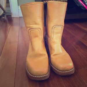 Frye short campus boots in banana